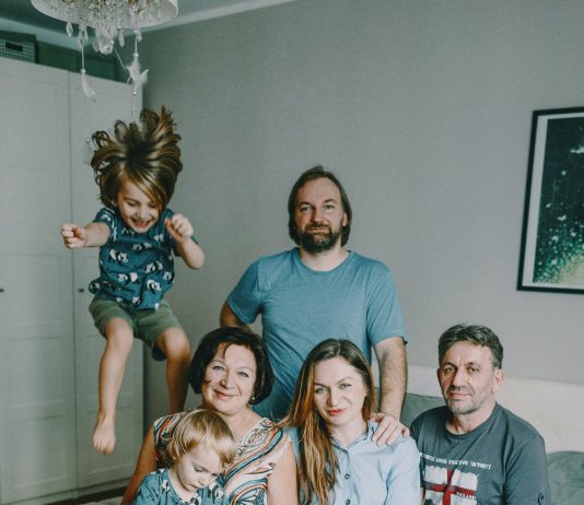 Adulting 101: Mastering the Art of Parent-ese—A Hilarious Guide to Communicating with Your Parents!